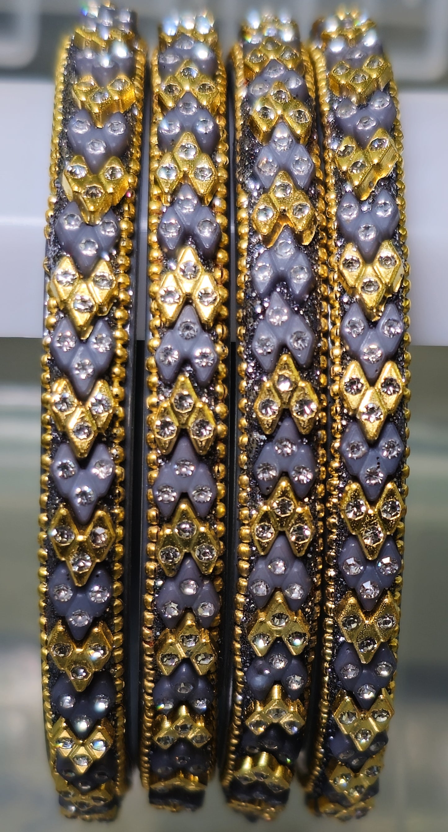 Arrow Design Premium Border Bangle (4 Bangle)